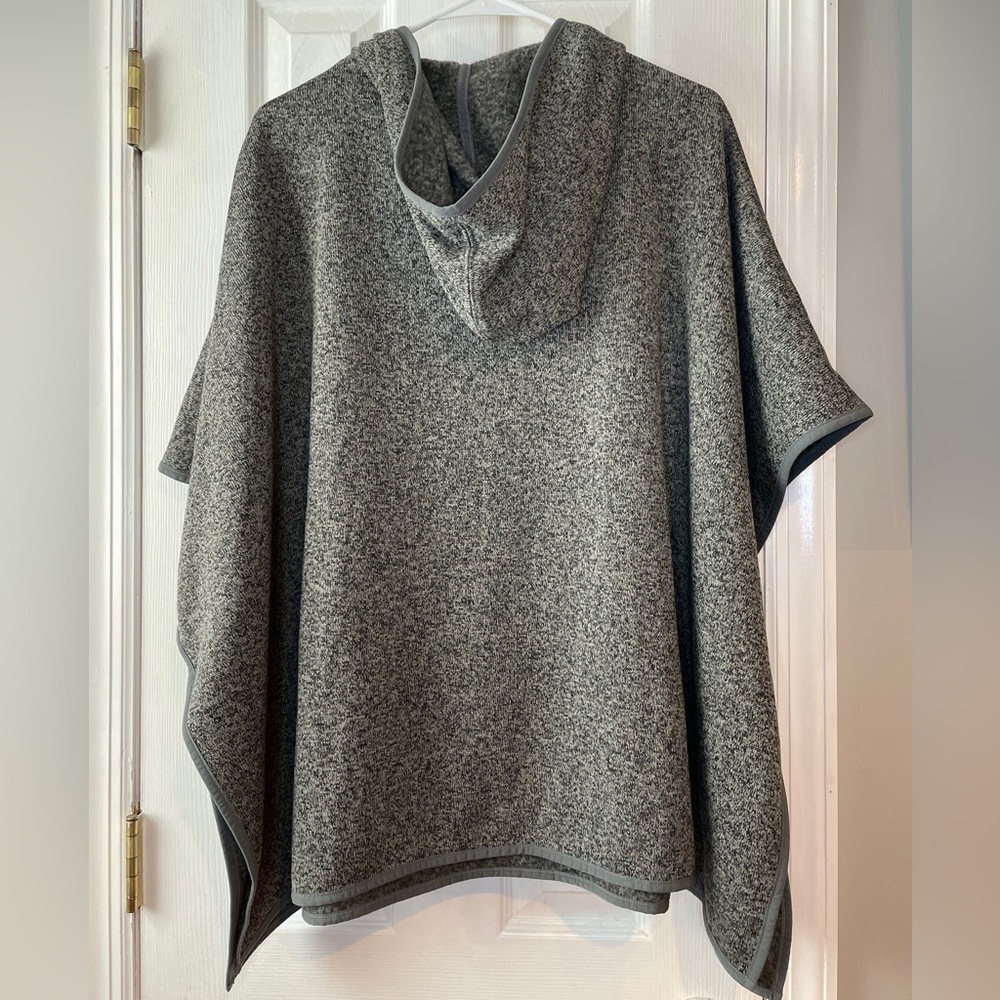EDDIE Bauer Women's Gray Hooded Poncho Sweatshirt Front Pocket Sz S/M - Picture 6 of 15